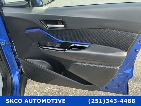Used 2020 Toyota C-HR XLE FWD image 12