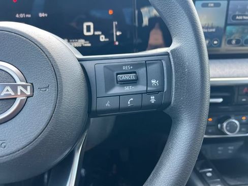 Used 2025 Nissan Kicks SV FWD image 11
