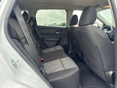 Used 2024 Nissan Rogue SV FWD image 12