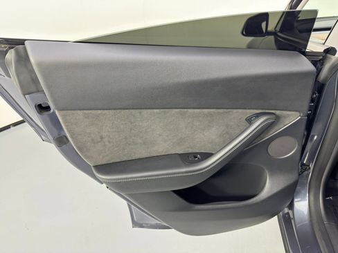 Used 2022 Tesla Model Y Performance image 41