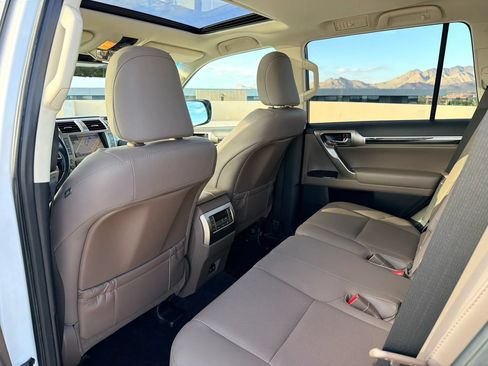 Used 2020 Lexus GX 460 Premium w/ Premium Package AWD/4WD image 16