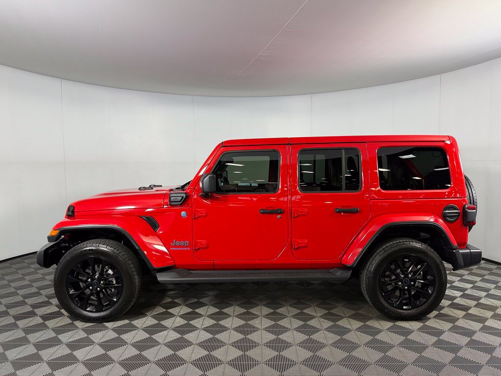 Used 2025 Jeep Wrangler Unlimited Sahara AWD/4WD image 12