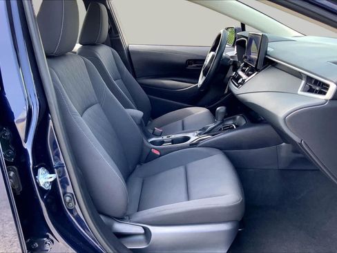 Used 2025 Toyota Corolla LE FWD image 9