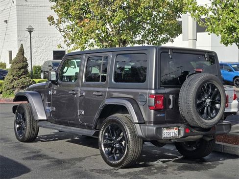 Used 2021 Jeep Wrangler Unlimited Sahara image 6