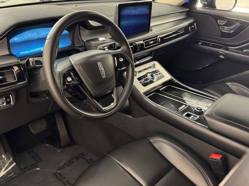 Used 2024 Lincoln Aviator AWD image 4