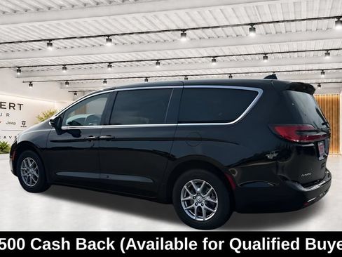 New 2026 Chrysler Pacifica Select FWD image 8