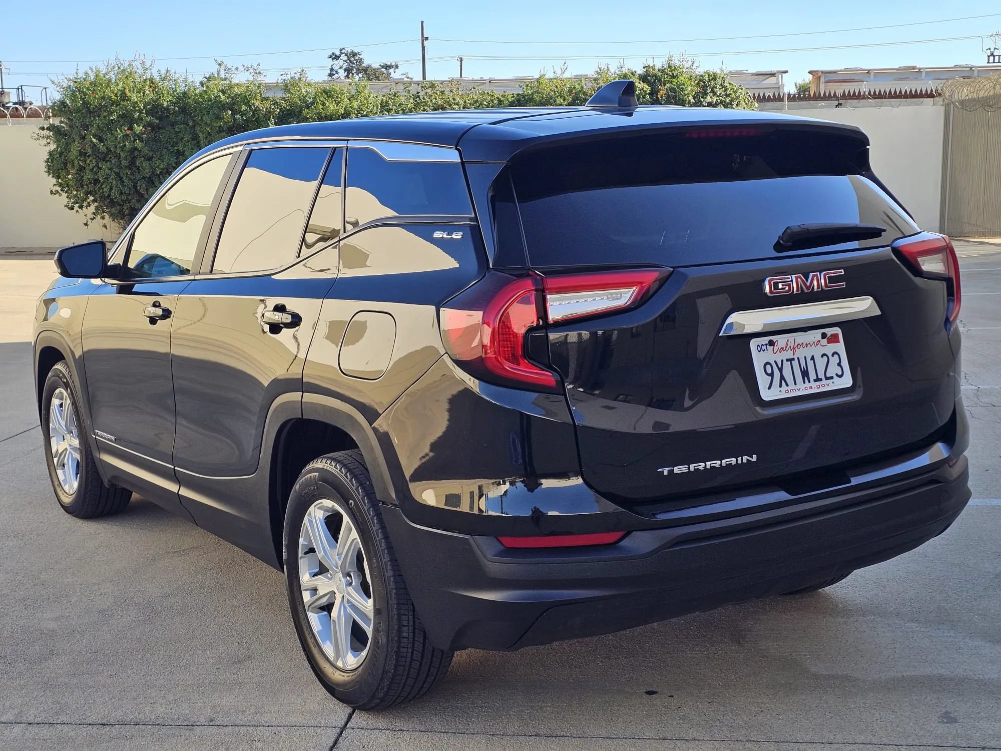 Used 2024 GMC Terrain SLE FWD image 8