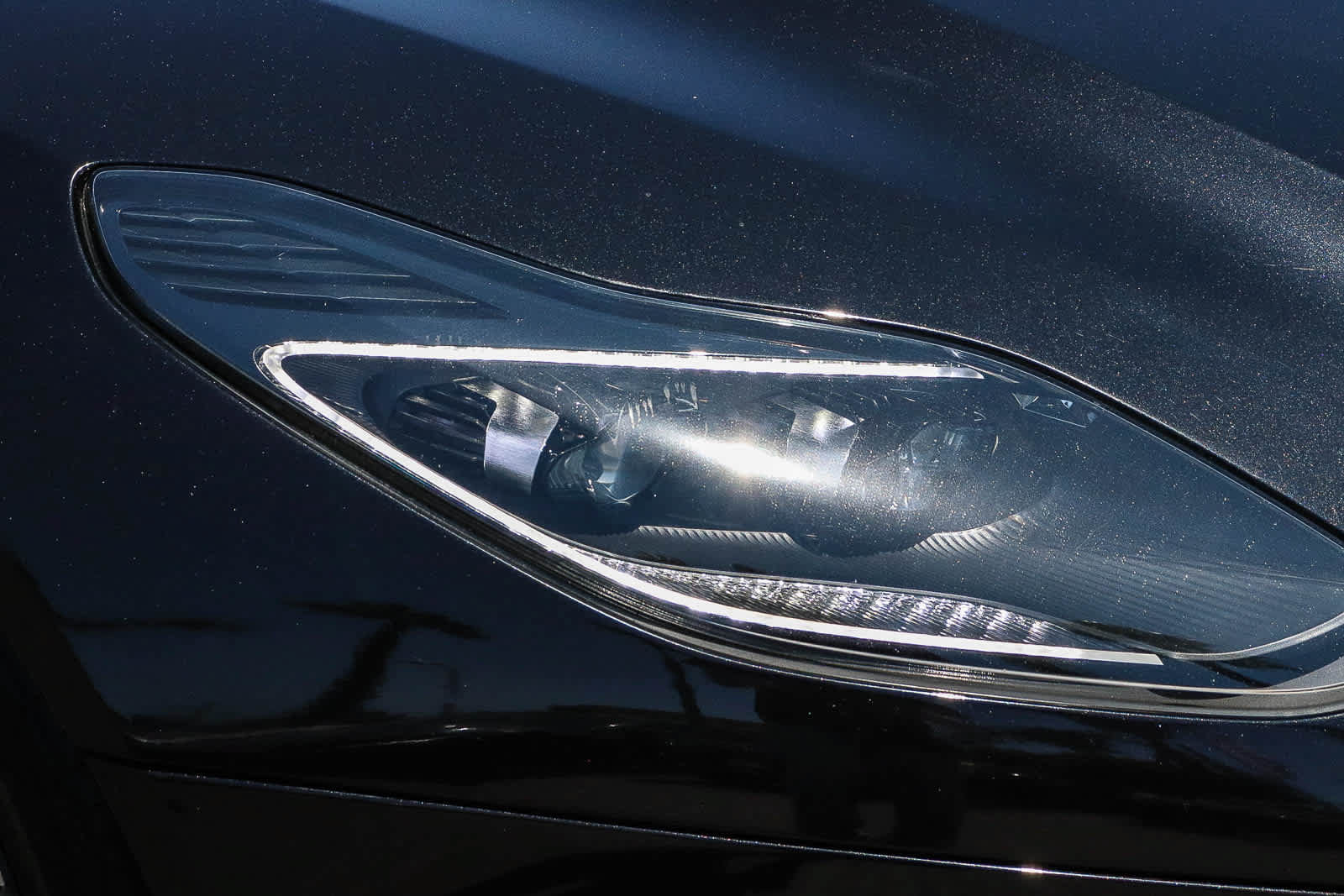 Used 2020 Aston Martin DB11 Coupe RWD image 4