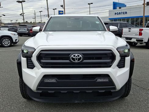 Used 2024 Toyota Tacoma TRD Off-Road image 2