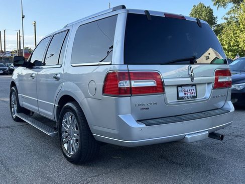 Used 2010 Lincoln Navigator 4WD image 7