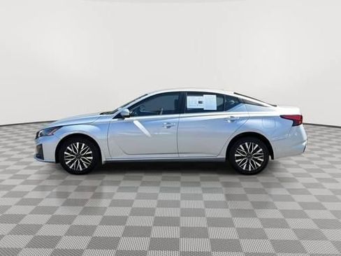 Used 2023 Nissan Altima 2.5 SV AWD/4WD image 6