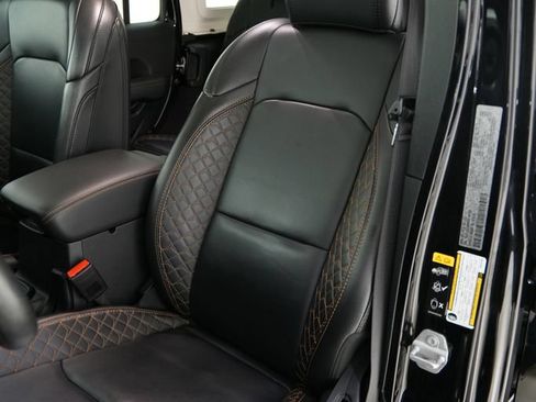 Used 2022 Jeep Wrangler Unlimited Sahara AWD/4WD image 22