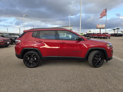 New 2026 Jeep Compass Latitude AWD/4WD image 8