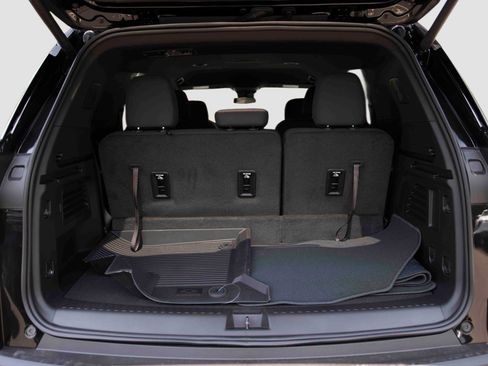 New 2025 Chevrolet Traverse LT w/ Driver Confidence Package image 24