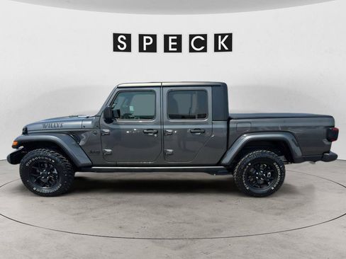 Used 2025 Jeep Gladiator Sport AWD/4WD image 2