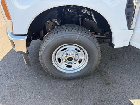 New 2026 Ford F250 XL w/ XL Chrome Package AWD/4WD image 14