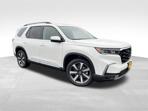 New 2025 Honda Pilot Touring image 1
