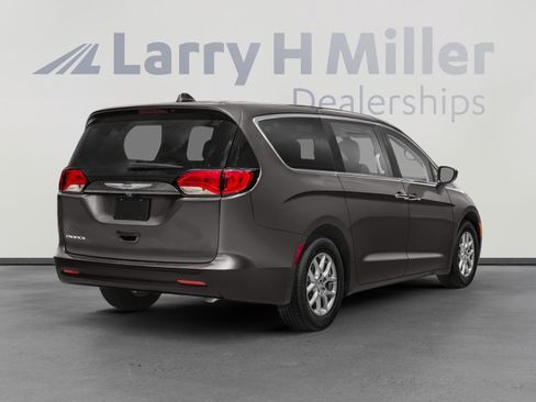 Used 2020 Chrysler Pacifica Touring-L w/ Advanced Safetytec Group AWD/4WD image 2