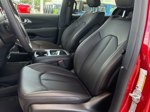 New 2026 Chrysler Voyager LX image 11
