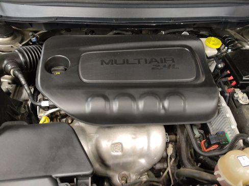 Used 2019 Jeep Cherokee Latitude w/ Popular Appearance Group FWD image 30