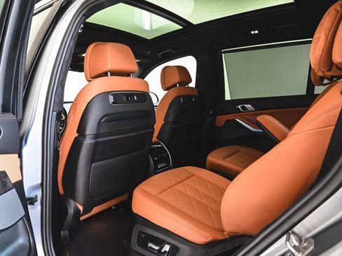 Used 2023 BMW X7 xDrive40i w/ M Sport Package AWD/4WD image 39