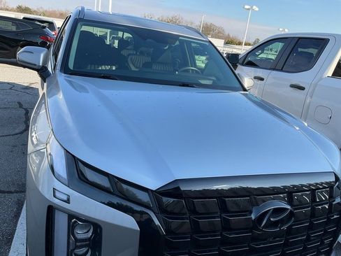 Used 2024 Hyundai Palisade Limited image 2