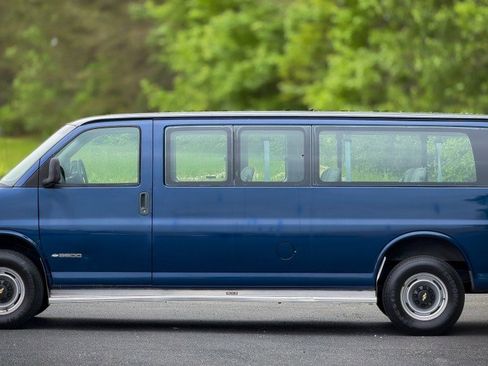 Used 2001 Chevrolet Express 3500 Extended Passenger w/ Preferred Equipment Group RWD image 3