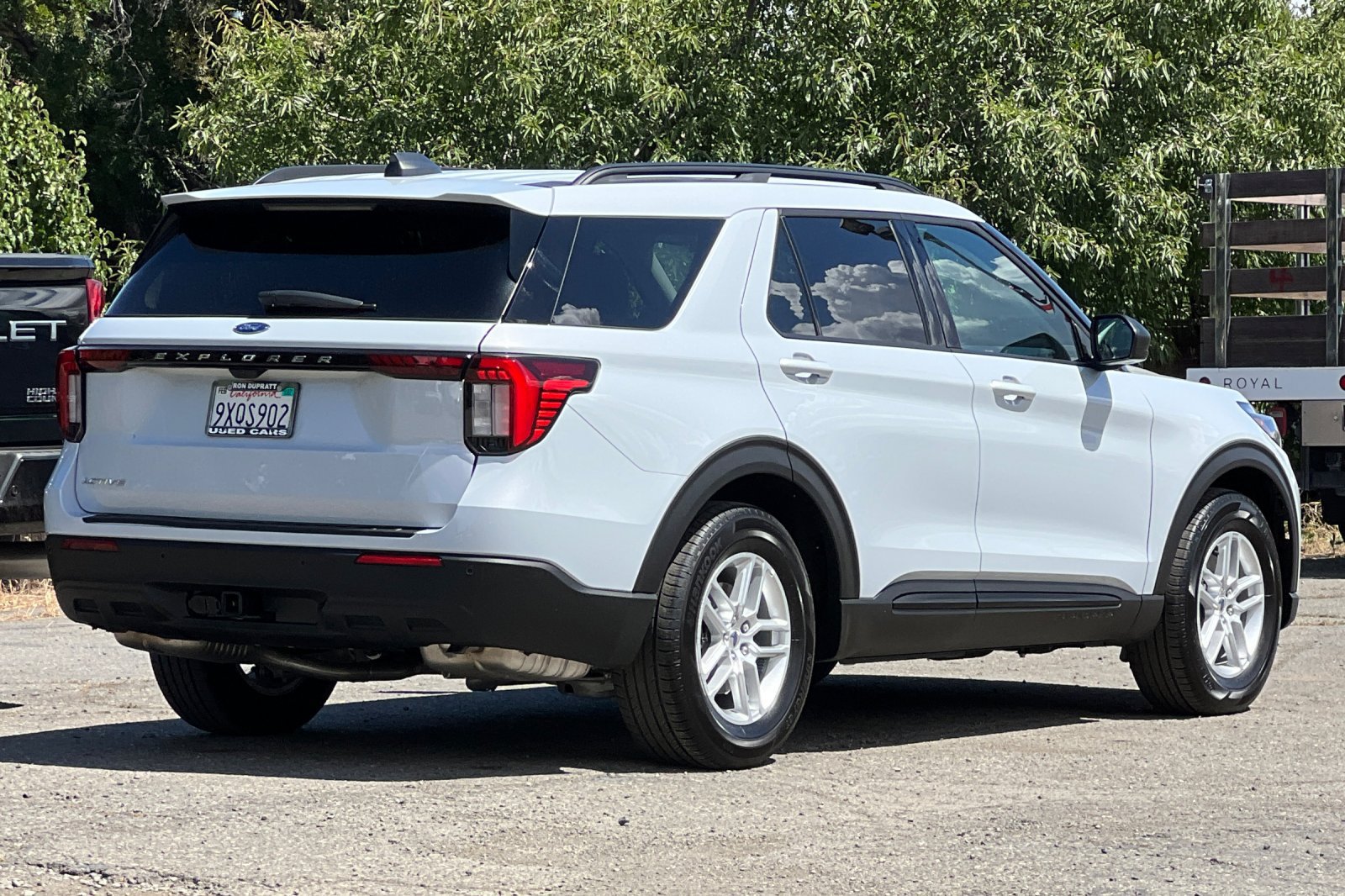 Used 2026 Ford Explorer Active RWD image 4