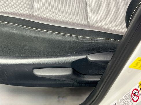 Used 2018 Toyota RAV4 XLE FWD image 15