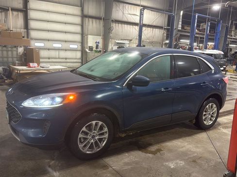 Used 2020 Ford Escape SE image 4