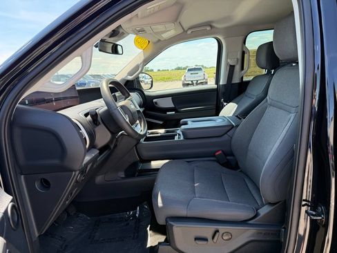 Used 2025 Ford Expedition Active AWD/4WD image 5