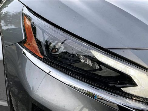 Used 2025 Nissan Altima 2.5 SV FWD image 32