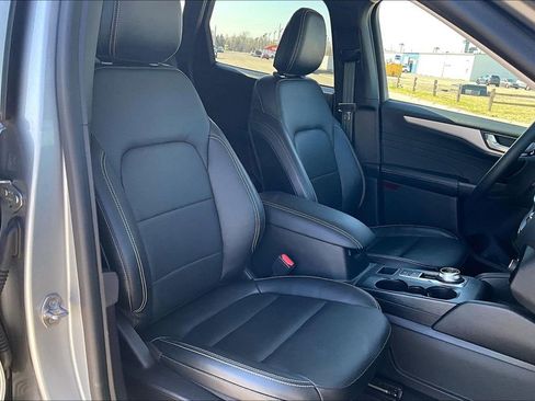 Used 2023 Ford Escape Platinum image 7