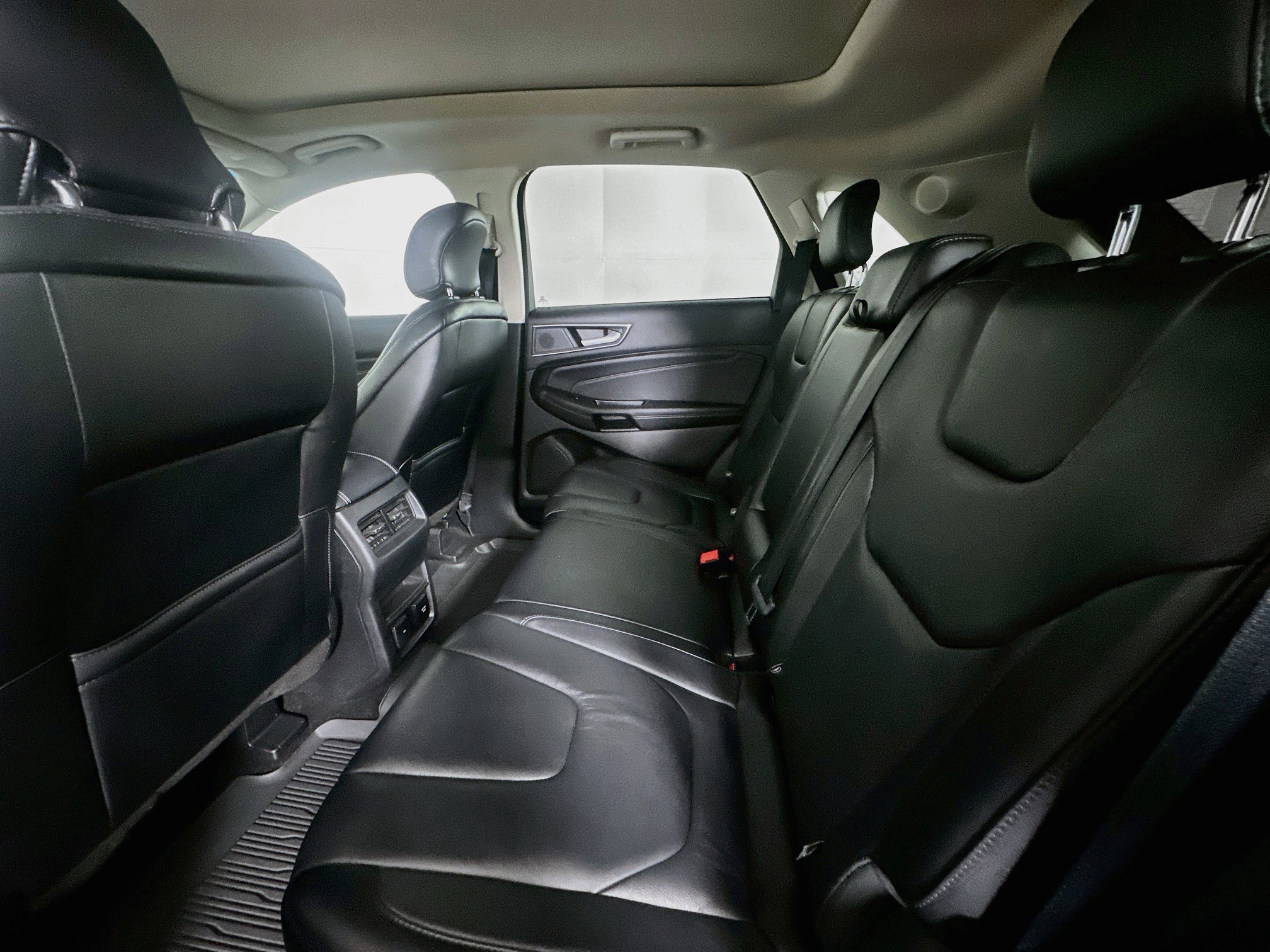 Used 2019 Ford Edge Titanium w/ Cold Weather Package FWD image 28