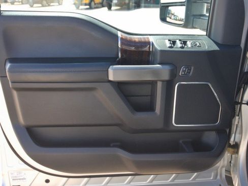 Used 2015 Ford F150 Platinum w/ Equipment Group 701A Luxury AWD/4WD image 13