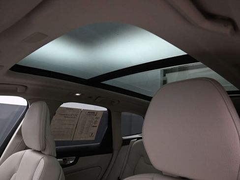 Used 2024 Volvo XC60 B5 Plus w/ Protection Package Premier image 28