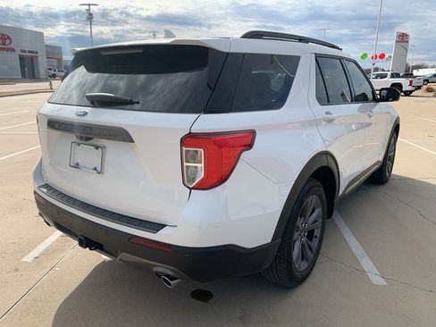 Used 2024 Ford Explorer XLT w/ Equipment Group 202A image 4