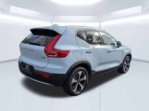 Used 2024 Volvo XC40 B5 Plus AWD/4WD image 4