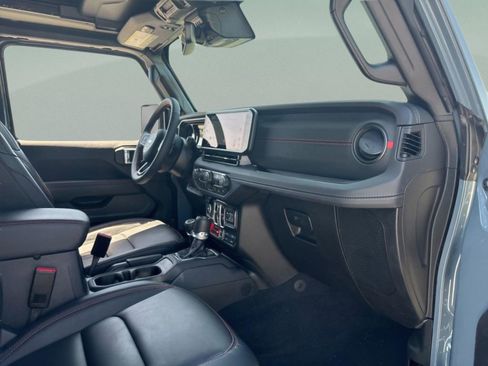 Used 2024 Jeep Wrangler Unlimited Rubicon image 34