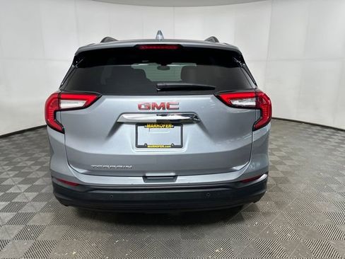 Used 2023 GMC Terrain SLE w/ Driver Convenience Package image 4