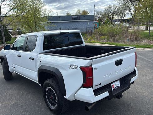 Used 2025 Toyota Tacoma TRD Off-Road w/ TRD Off Road Premium Package AWD/4WD image 21