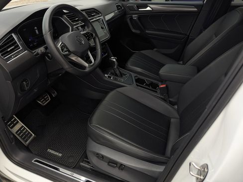 Used 2023 Volkswagen Tiguan SE R-Line FWD image 10