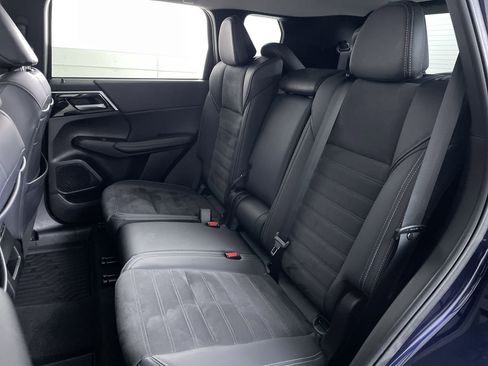 Used 2024 Mitsubishi Outlander SE Black Edition image 21