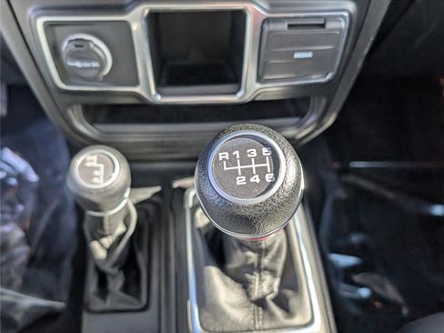 Used 2021 Jeep Wrangler Sport image 22