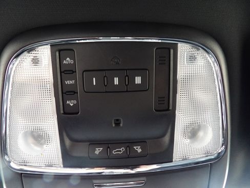 Used 2016 Jeep Grand Cherokee Limited image 26