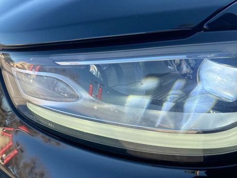 Used 2023 Chrysler Pacifica Touring-L image 10