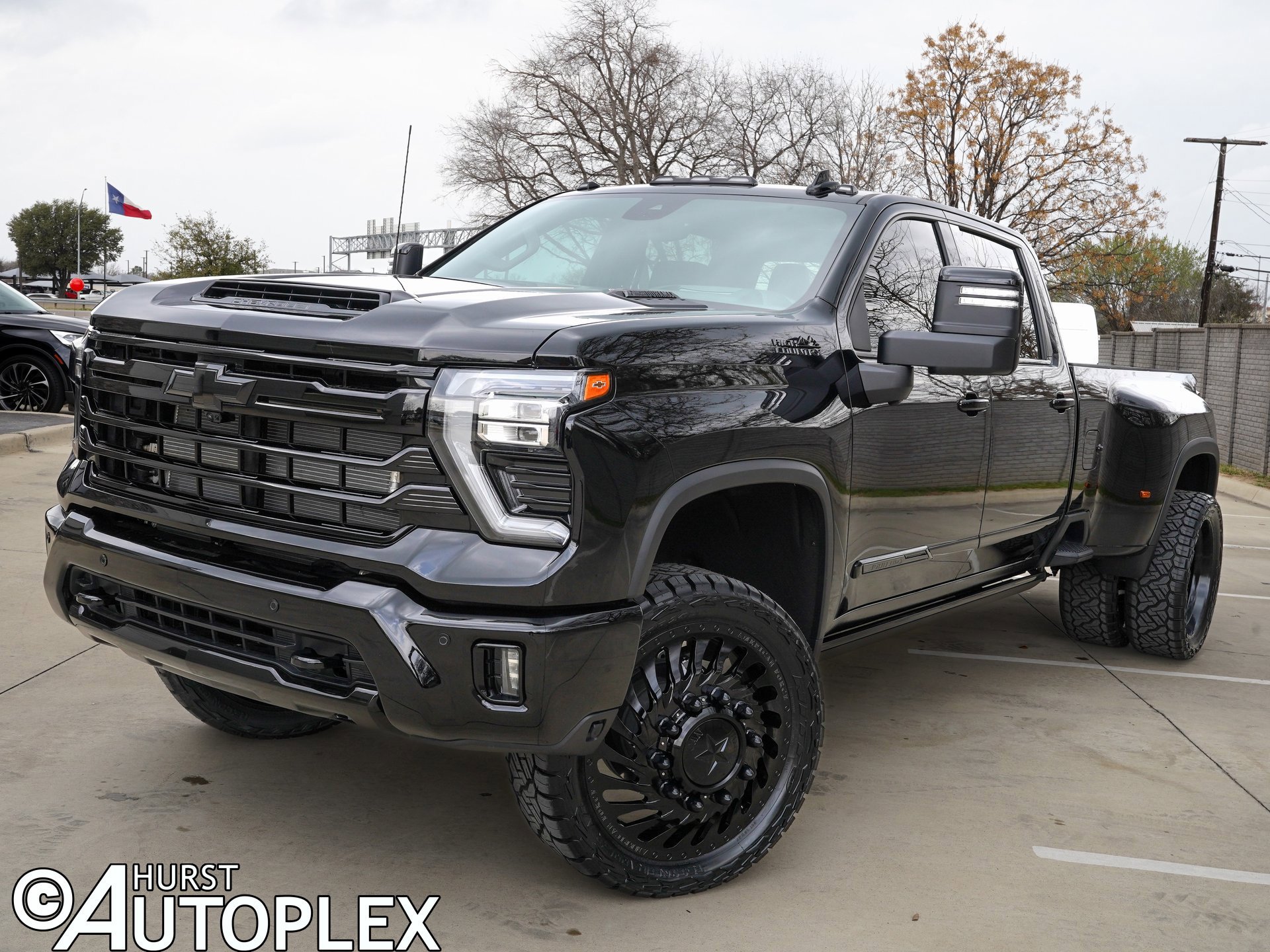 Used 2026 Chevrolet Silverado 3500 High Country w/ High Country Premium Package AWD/4WD image 1