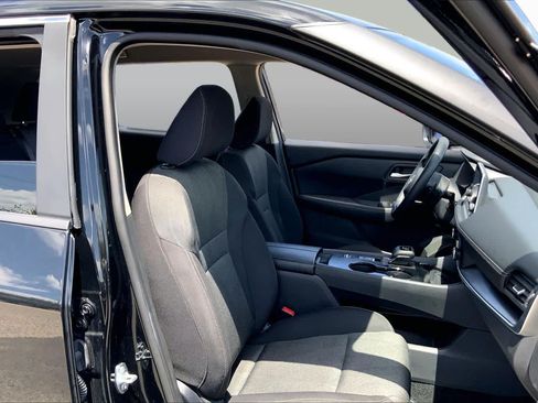 Used 2024 Nissan Rogue SV FWD image 9