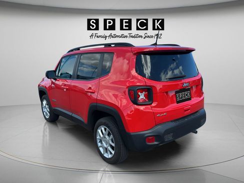 Used 2023 Jeep Renegade Latitude w/ Sun/Sound Group AWD/4WD image 3