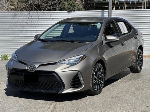 Used 2017 Toyota Corolla SE image 3